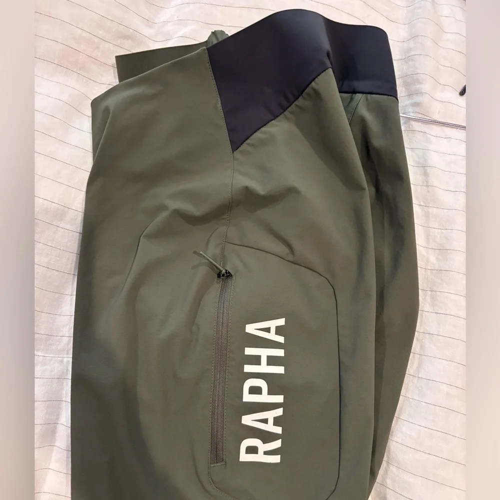 Rapha Women’s MTB Trail Pants in size Small, olive green. In perfect condition! - Picture 12 of 13